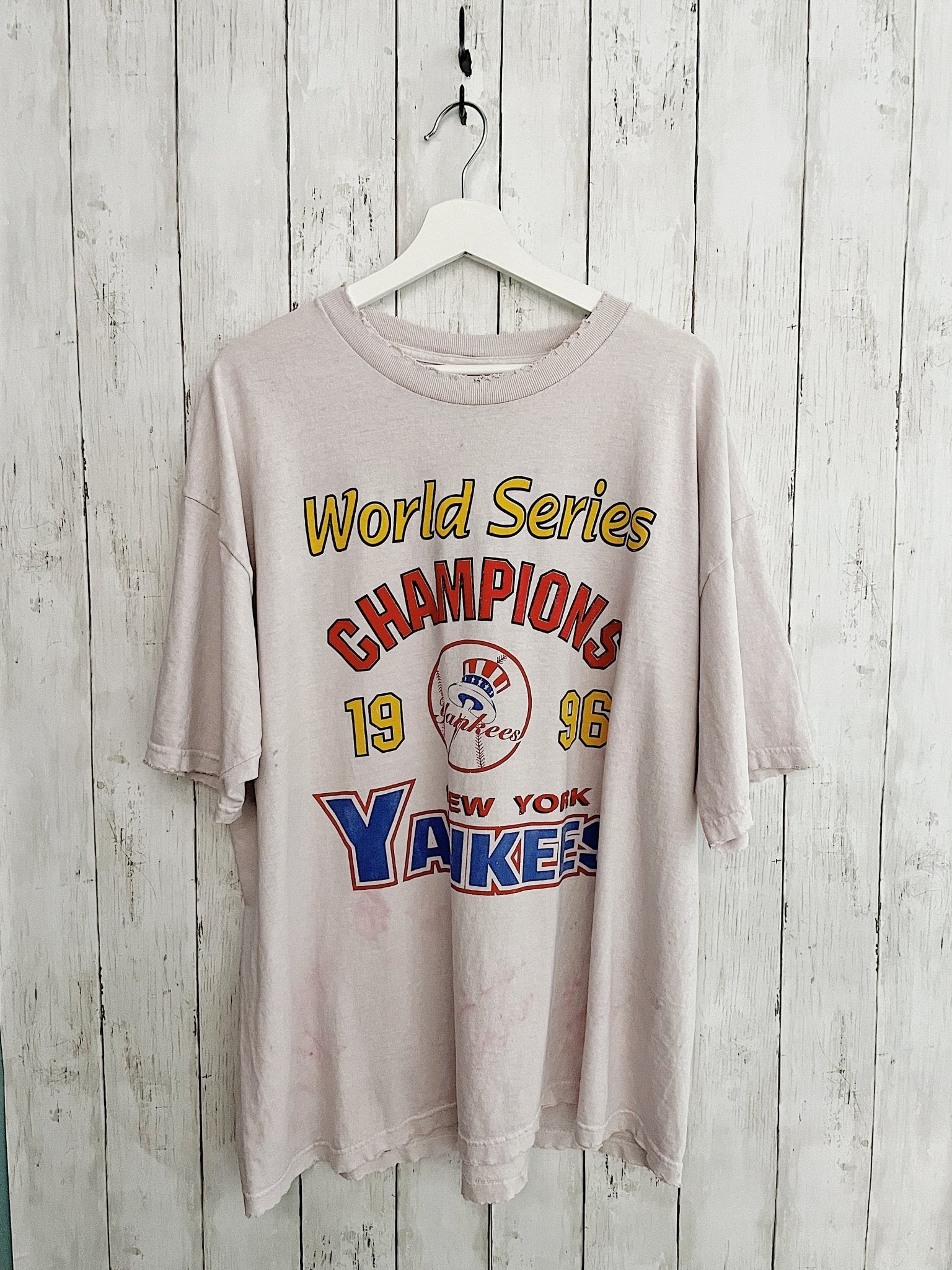 Vintage New York Yankees V-neck 90s Tshirt 